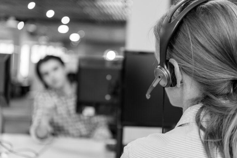 female support phone operator